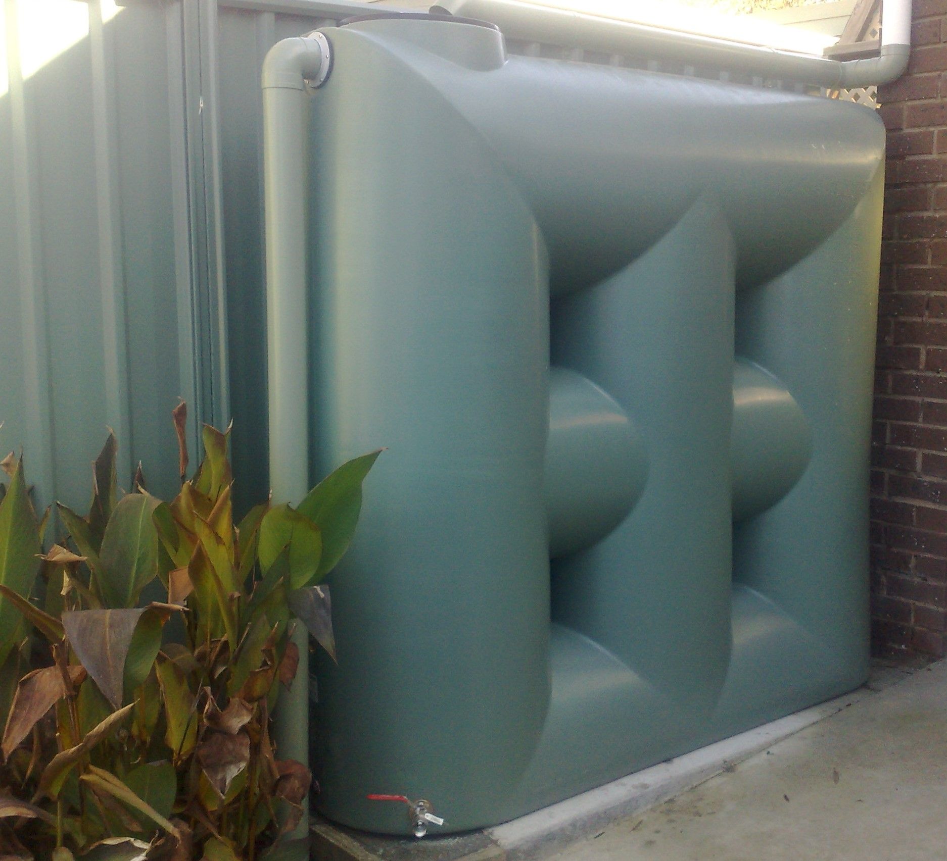 Slimline poly water tank close-up view